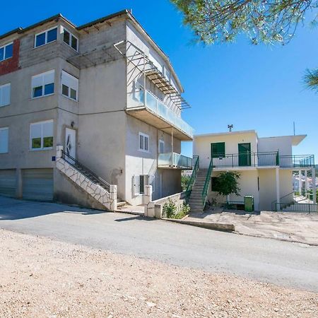 Apartments Jelka Примоштен Экстерьер фото