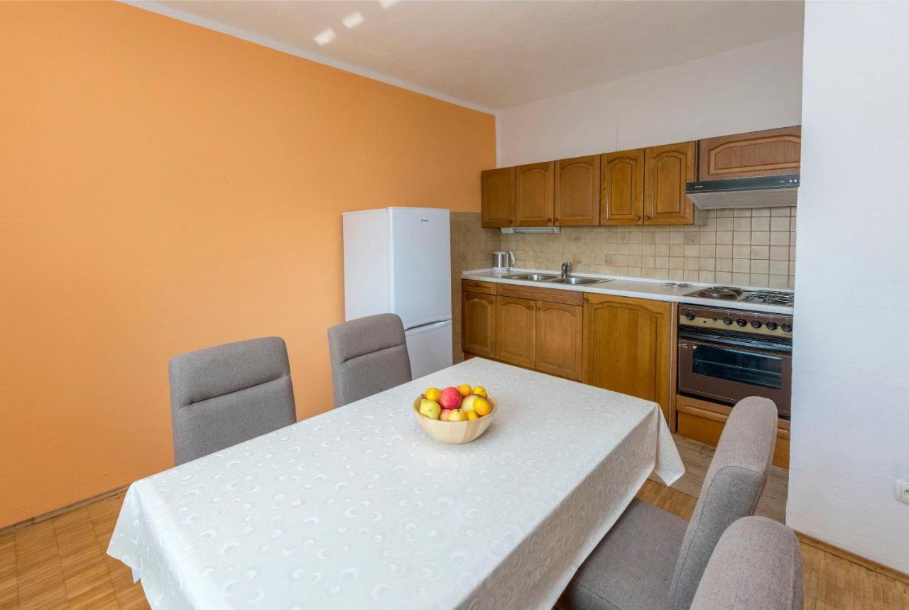 Apartments Jelka Примоштен Экстерьер фото
